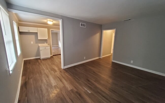 Building Photo - 4873 Verne Rd