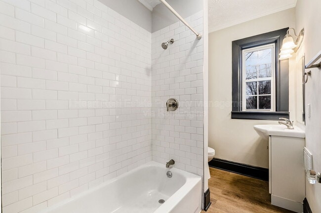 Building Photo - 1044 Sullivant Ave