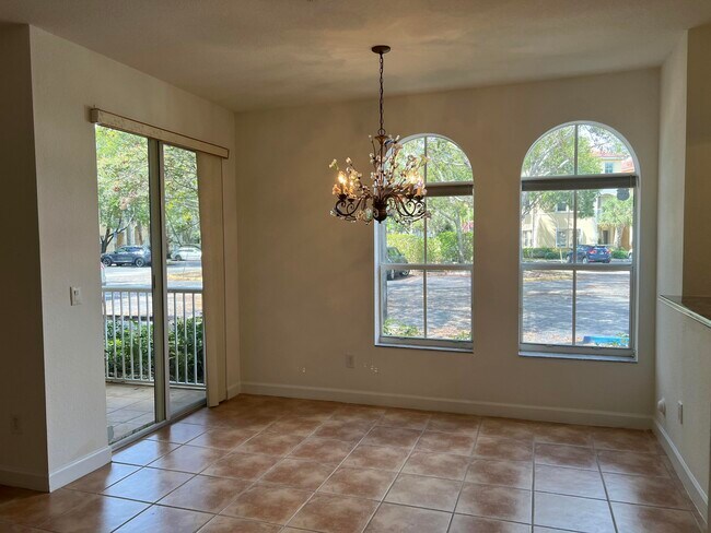 Building Photo - 150 Jacaranda Country Club Dr