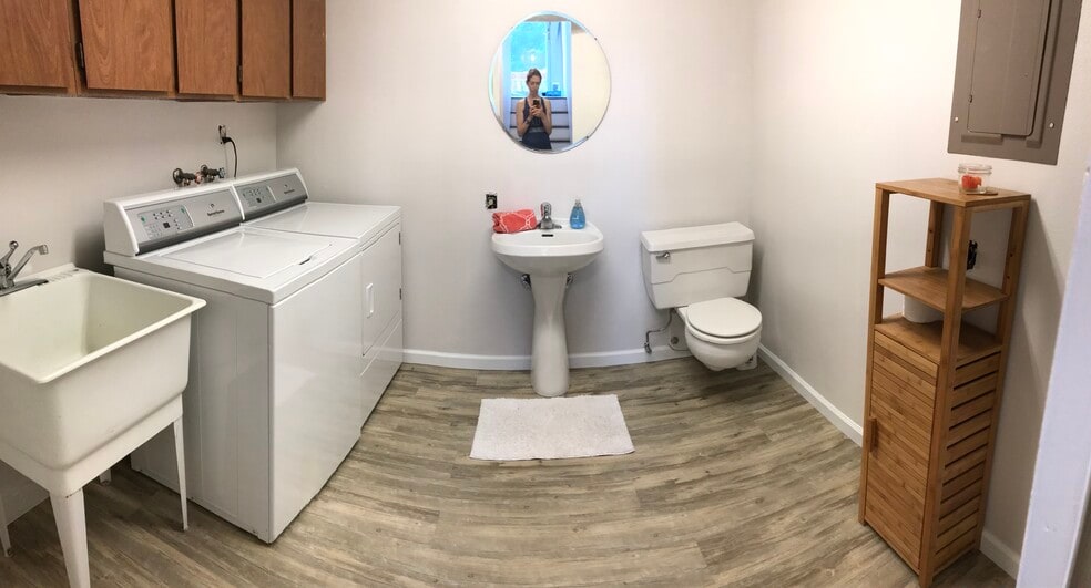 downstairs laundry and bathroom - 913 NE Lakewood Dr