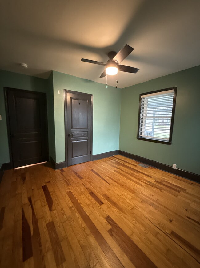 Building Photo - "Renovated 3-Bed Oasis with Granite Kitchen & Cozy Fireplace in Huntsville!"