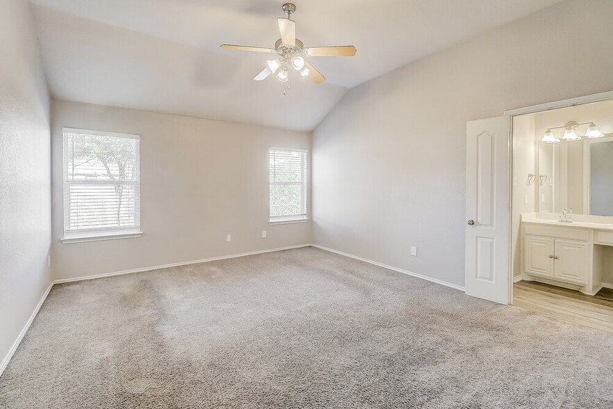 Building Photo - 903 Grouse Rd