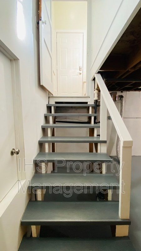 Building Photo - 504 Delafield Ave