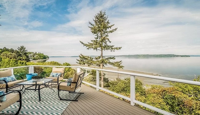 Building Photo - 3695 Sqft. Home with 180 degree Sound views!