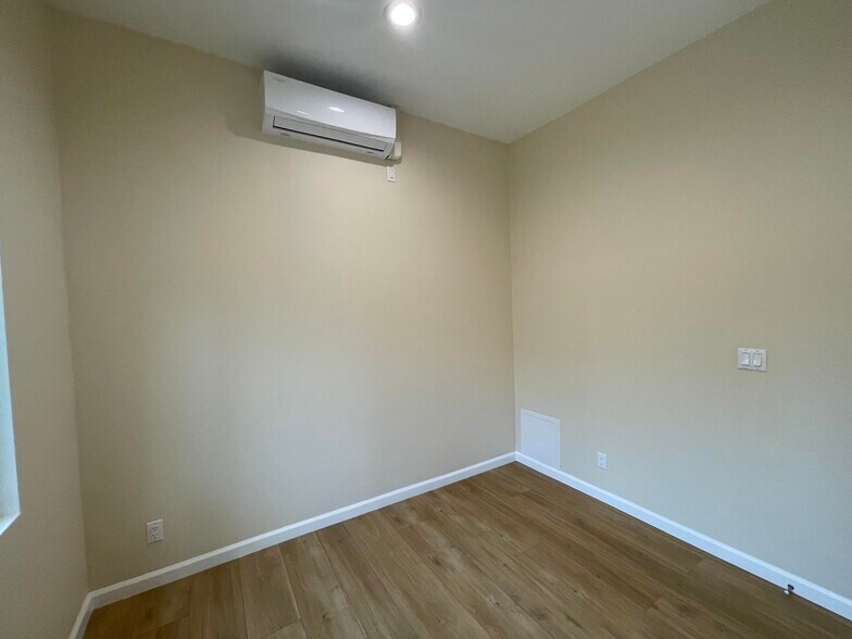 Bedroom - 371 Douglas St