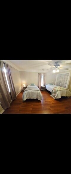 Building Photo - 614 Norwood St