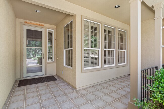 Building Photo - 102 Teacup Cove
