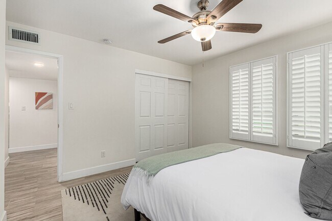 Building Photo - 5 Bedroom 3 Bathroom Phoenix Home