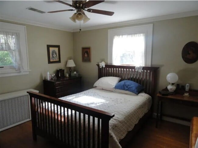Building Photo - Beautiful 3-Bedroom, 1.5-Bath Home on a La...
