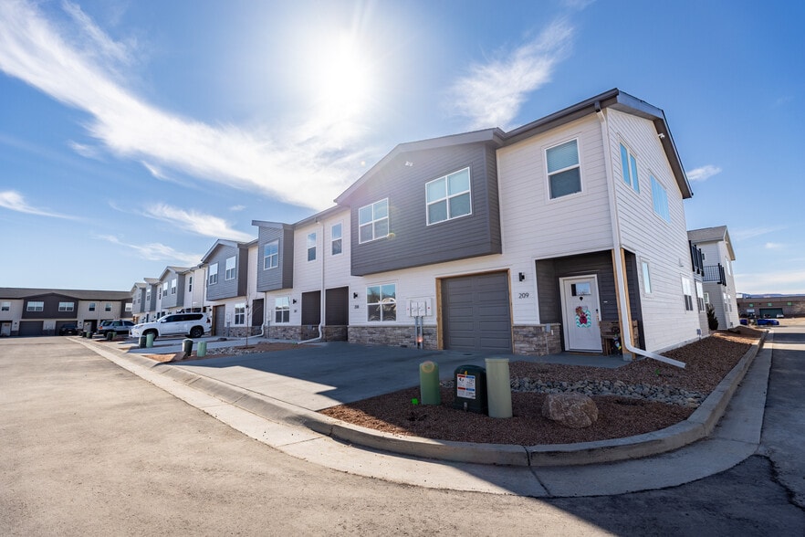Primary Photo - Pomona Park Townhomes