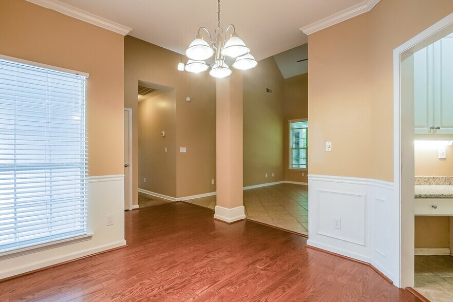 Building Photo - 725 Claiborne St