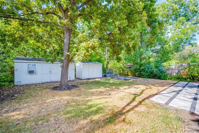 Building Photo - 2516 Friar Tuck Ln