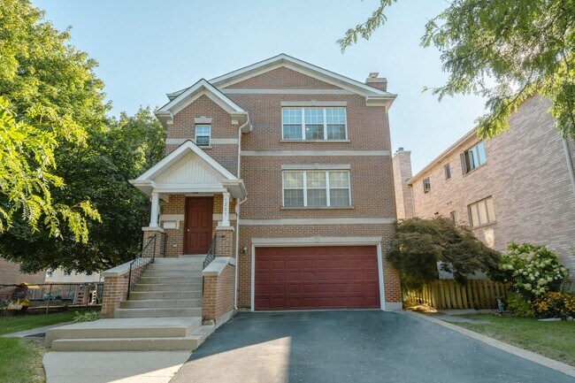 Primary Photo - 1223 E Davis St