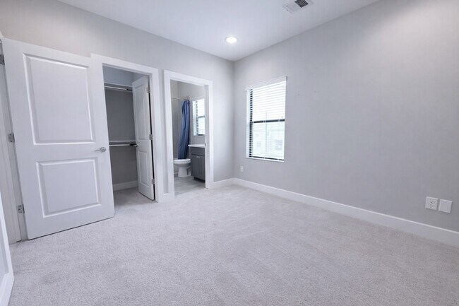 Building Photo - 10806 Warwana Rd