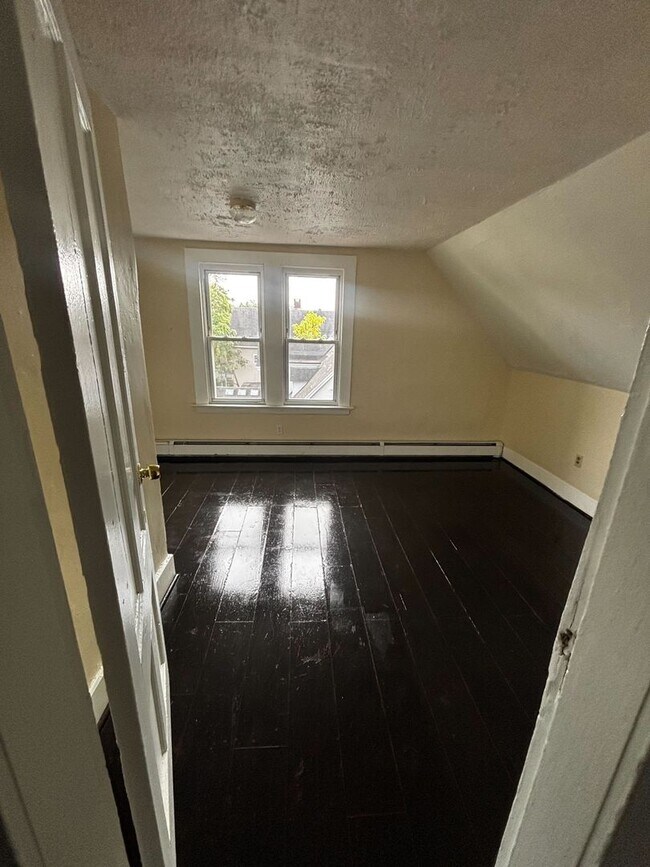 Building Photo - 37 Hotchkiss St