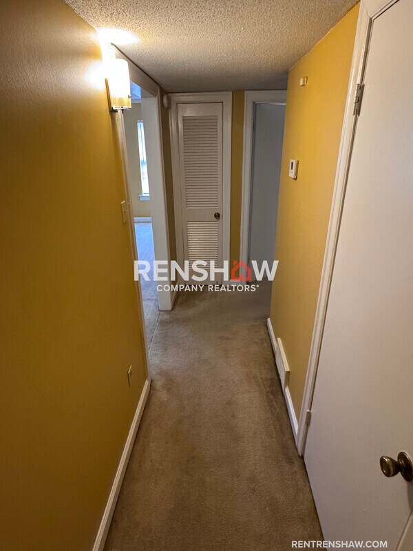 Building Photo - 3222 13 Colony Mall