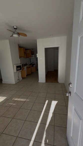 Building Photo - 838 W 41st St