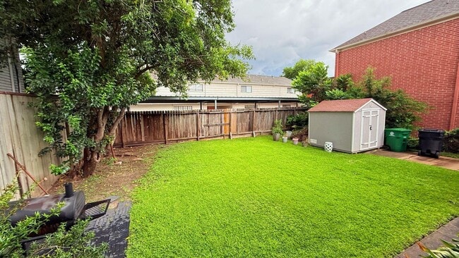 Building Photo - 2220 Avalon Pl