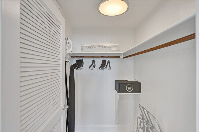 Building Photo - 4401 Collins Ave