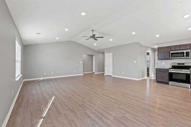 Building Photo - 133 Landry Ln