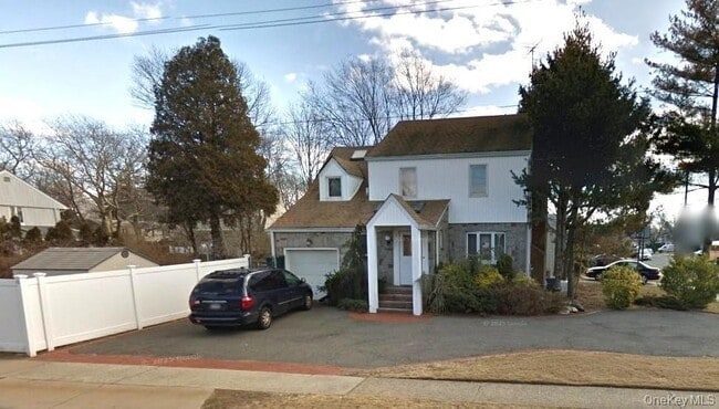 Primary Photo - 528 Waukena Ave