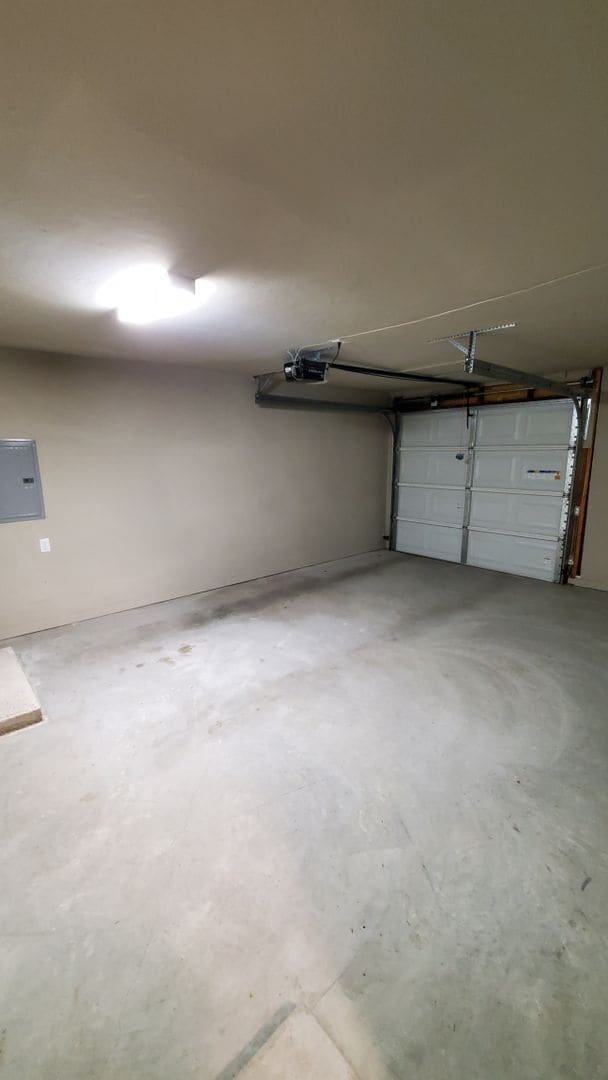 Building Photo - (2) Bed/(1) Bath Available NOW! Updated!