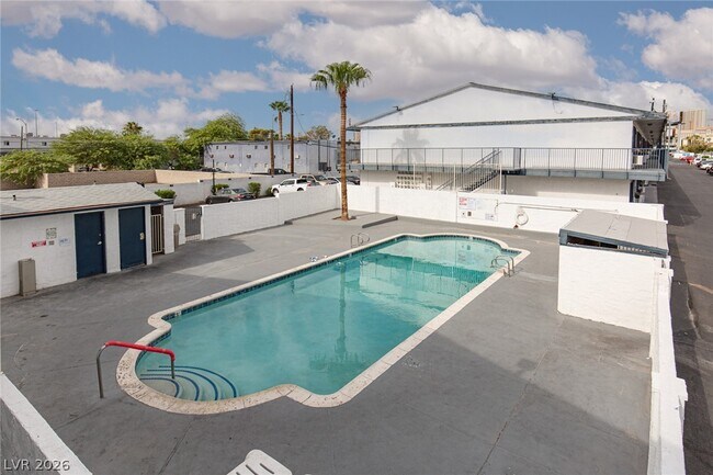 Building Photo - 4600 University Center Dr