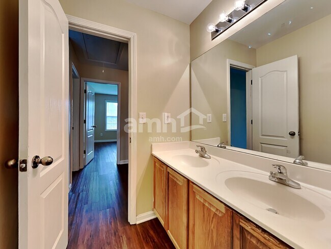 Building Photo - 6433 Grand Hickory Dr