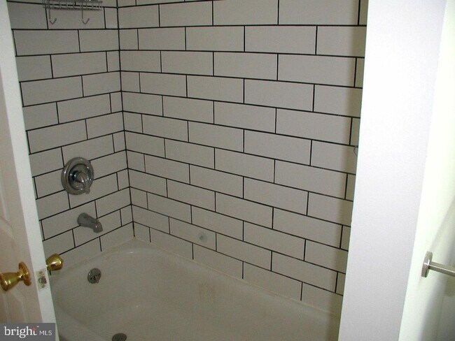 Building Photo - 509 Lincoln Ave