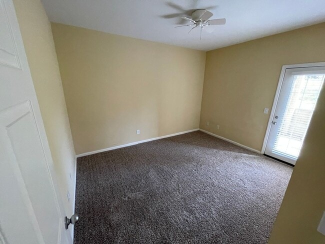 Building Photo - 2 Bed 2 Full Bath Condo w/ Garage For Rent