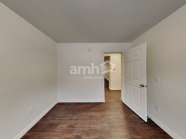 Building Photo - 309 W Vuelta Friso