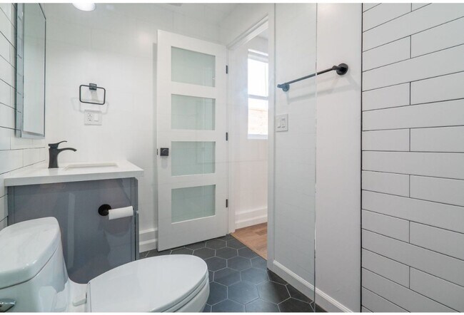 Building Photo - 3412 Bellevue Ave