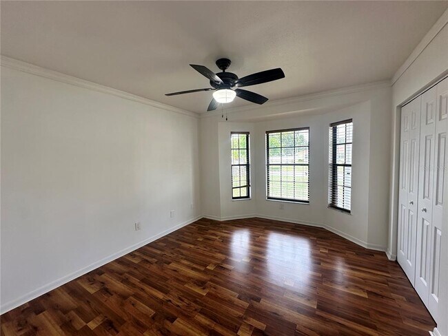 Building Photo - 3701 Southview Dr