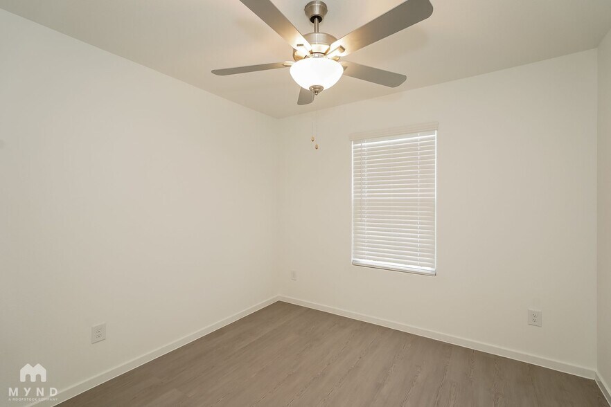 Building Photo - 2761 Ctr Crk Ln