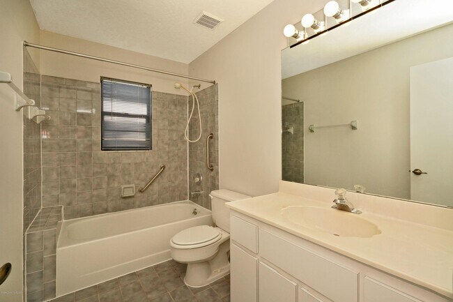Building Photo - 840 Ridge Lake Dr