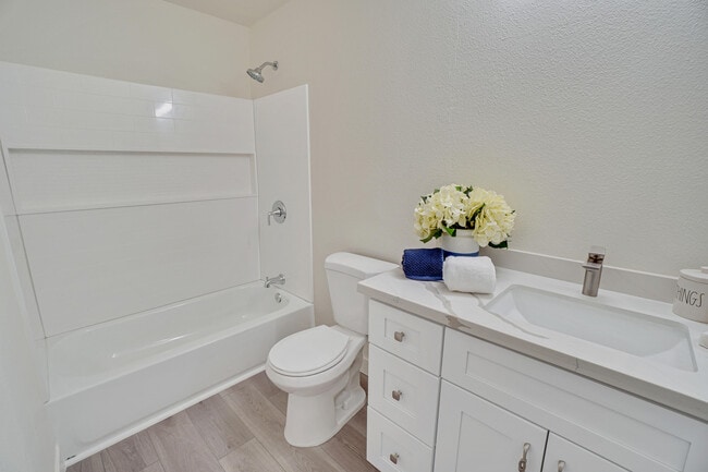 Building Photo - 74398 Myrsine Ave