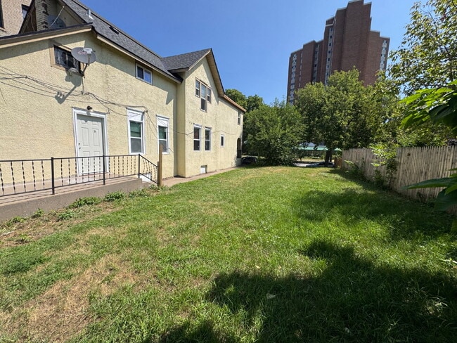 Building Photo - Spacious 3-Bedroom upper unit on Park Ave S – 1200 Sq Ft of Comfort in Minneapolis, Section 8 Wel...