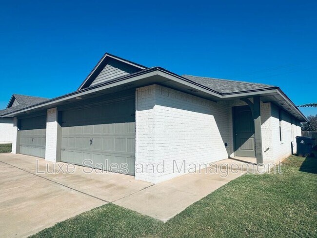 Building Photo - 11412 N Lincoln Blvd