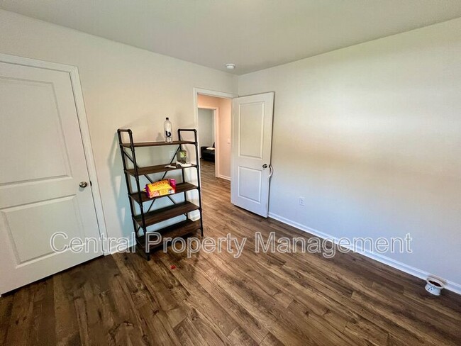 Building Photo - 1345 Saddle Ct