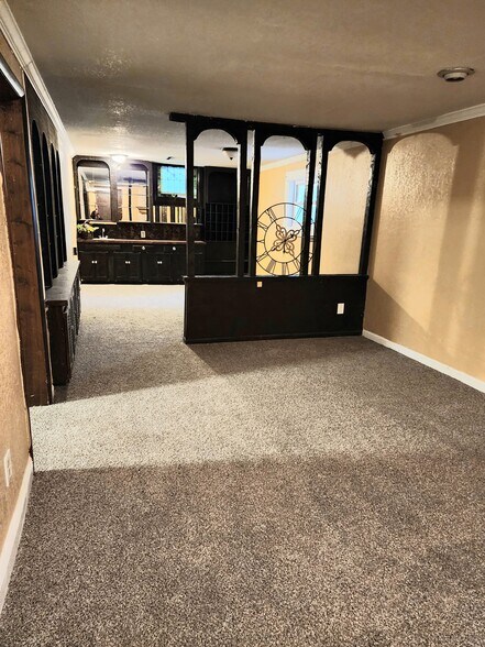 Basement - 7325 N Brooklyn Ave