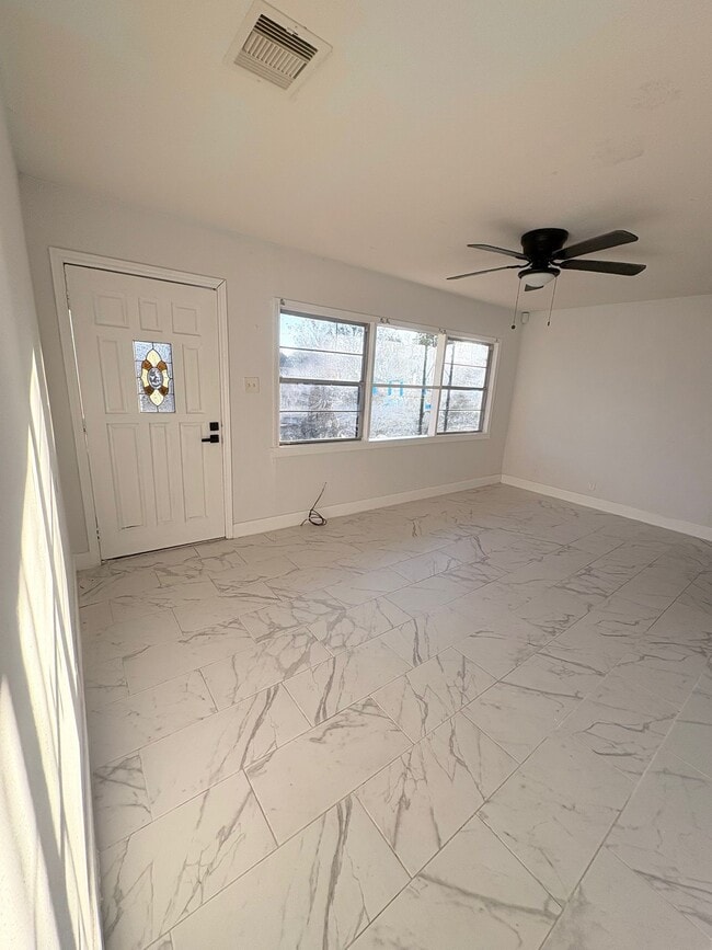 Building Photo - 3010 McCrarey Dr