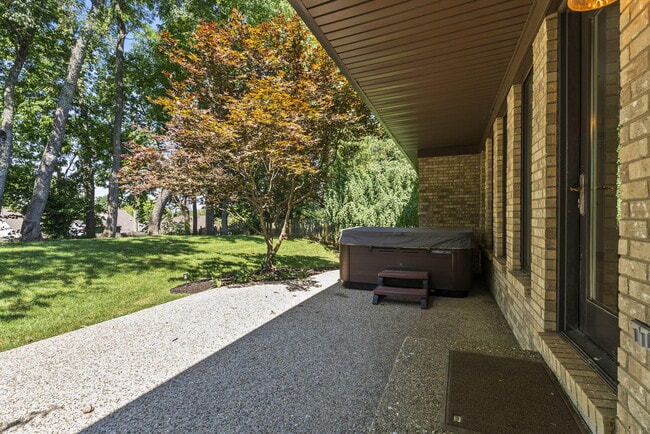 Building Photo - 1233 Sherborne Pl