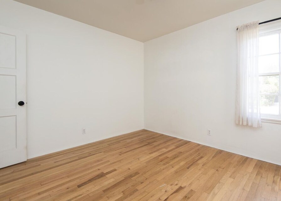 Building Photo - 1133 26th St