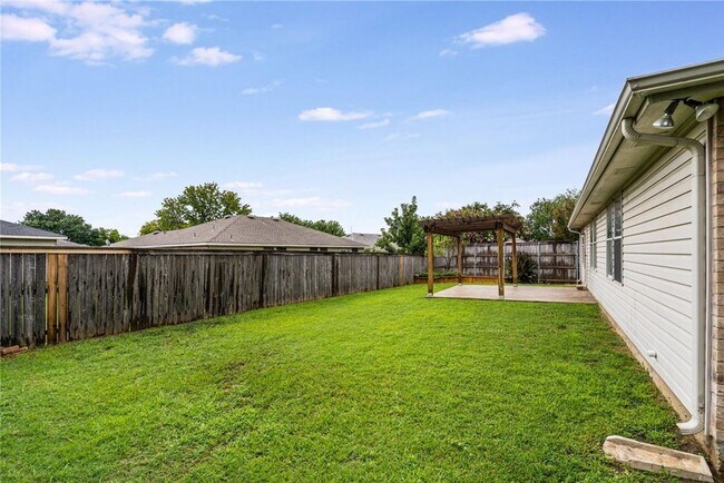 Building Photo - 208 Blazing Star Trail