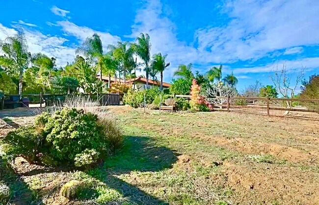 Building Photo - Amazing Location & Sprawling Country Livin...