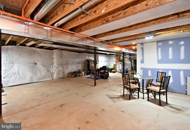 Building Photo - 2007 Pleasant Valley Dr