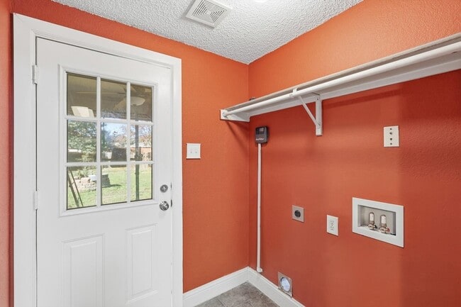 Building Photo - 316 Comiskey Ct