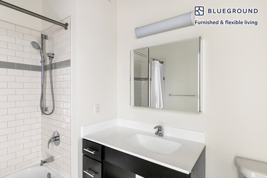 Building Photo - 601 W Jackson Blvd