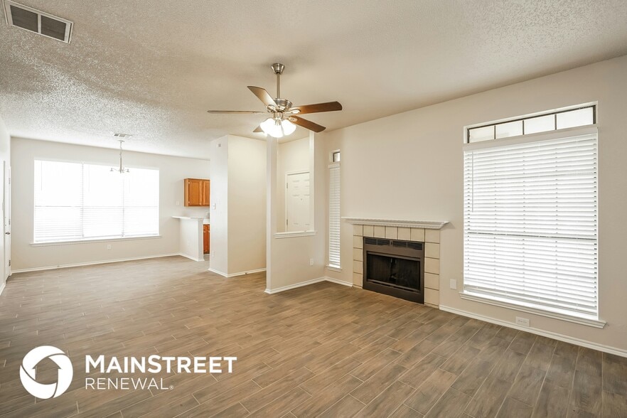 Building Photo - 1409 Hackamore St