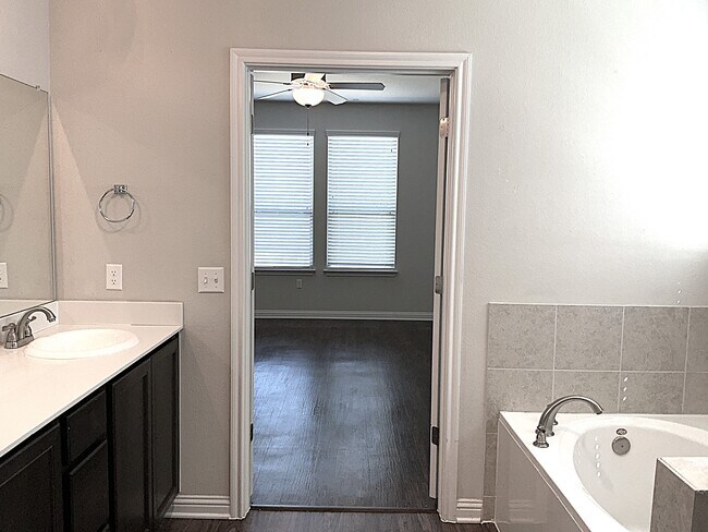 Building Photo - 5801 Kara Dr